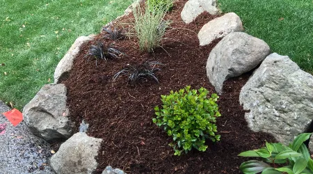 small mulch installation jobs
